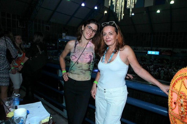 Maria Zilda com a mulher Ana Kalil em noite de samba no Rio (Foto: Marcello Sá Barreto/Ag News)