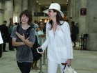 Luciana Gimenez e o filho chegam ao Rio para show de Mick Jagger