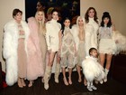 Kim Kardashian leva a família a desfile do marido, Kanye West