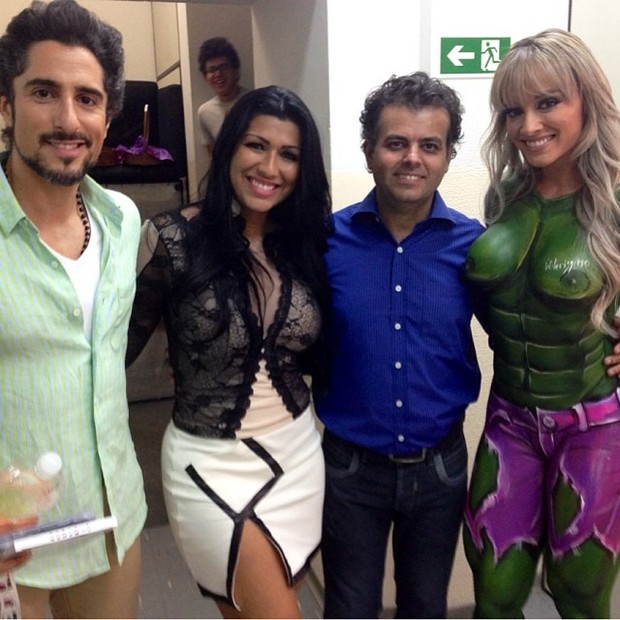 Marcos Mion, Mulher Moranguinho, o artístia plástico W. Veríssimo e Juju Salimeni em bastidores de programa em São Paulo (Foto: Instagram/ Reprodução)
