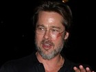 Brad Pitt exibe machucado no rosto durante evento