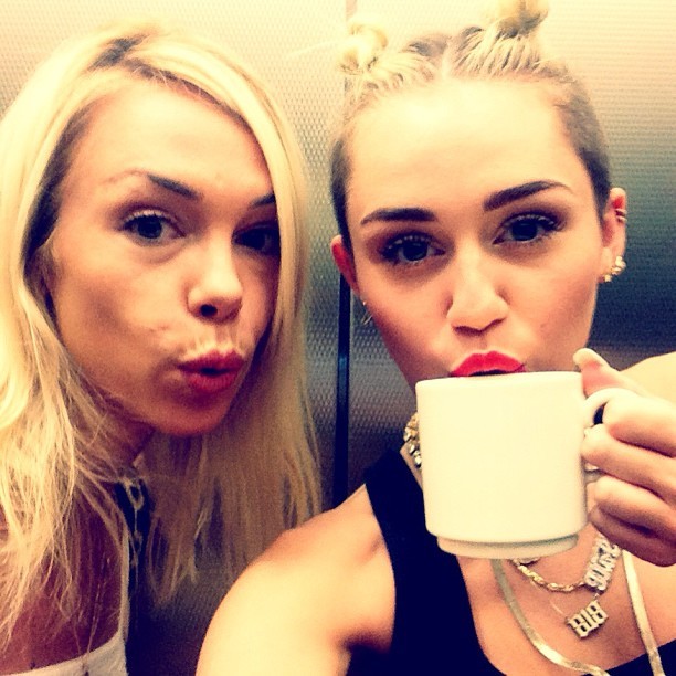 Simone Harouche e Miley Cyrus (Foto: Instagram / Reprodução)