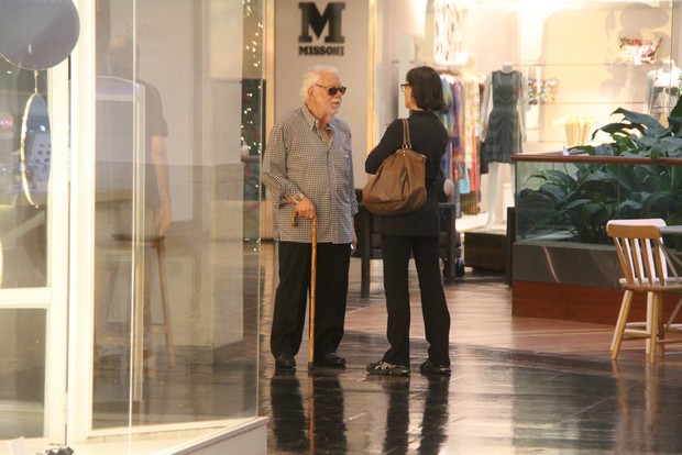 Manoel Carlos em shopping (Foto: Daniel Delmiro/AgNews)