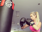 Depois de emagrecer 10kg, Veridiana Freitas se dedica ao boxe