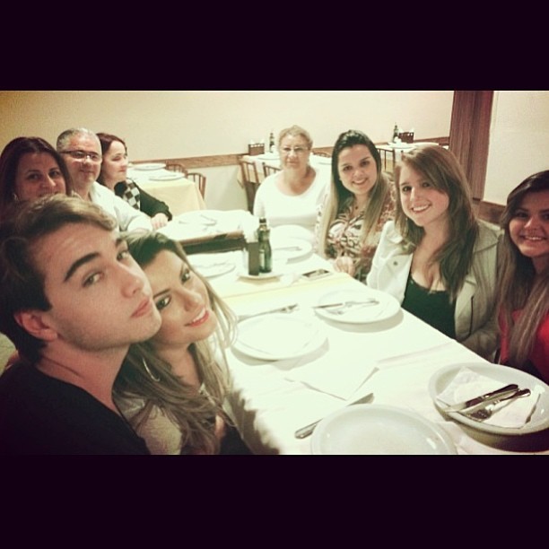 Babi Rossi com Olin Batista e amigos (Foto: Instagram/ Reprodução)