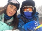 Dani Suzuki se diverte e brinca com filho na neve