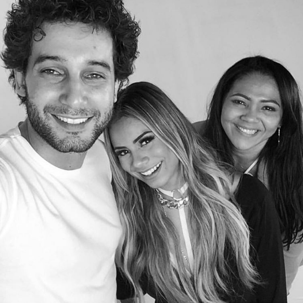 Rafael Almeida, Lexa e Darlin, mãe e empresária da cantora (Foto: Reprodução / Instagram)