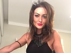 Laura Keller mostra look sexy e avisa: 'Estou malvada hoje'