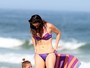 Glenda Kozlowski, 41 anos, mostra ótima forma em dia de praia