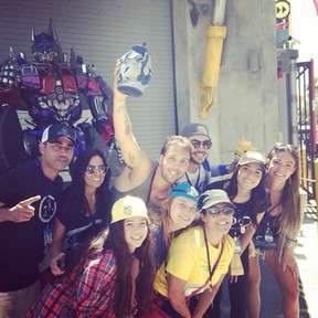 Anitta com a equipe  (Foto: Instagram / Reprodução)
