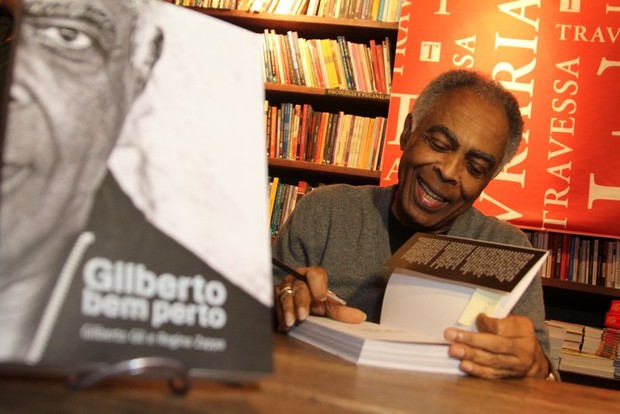 Gilberto Gil no lançamento do livro “Gilberto Bem Perto” (Foto: Anderson Borde / AgNews)