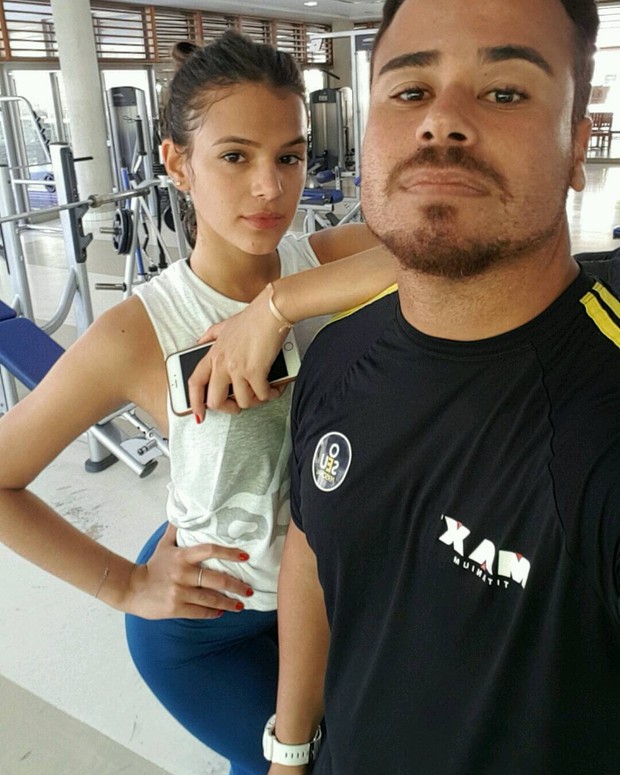 Bruna Marquezine e treinador (Foto: Reprodução / Instagram)
