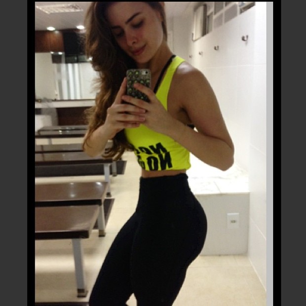 Rayanne Morais exibe cinturinha em academia na Zona Oeste do Rio (Foto: Instagram/ Reprodução)
