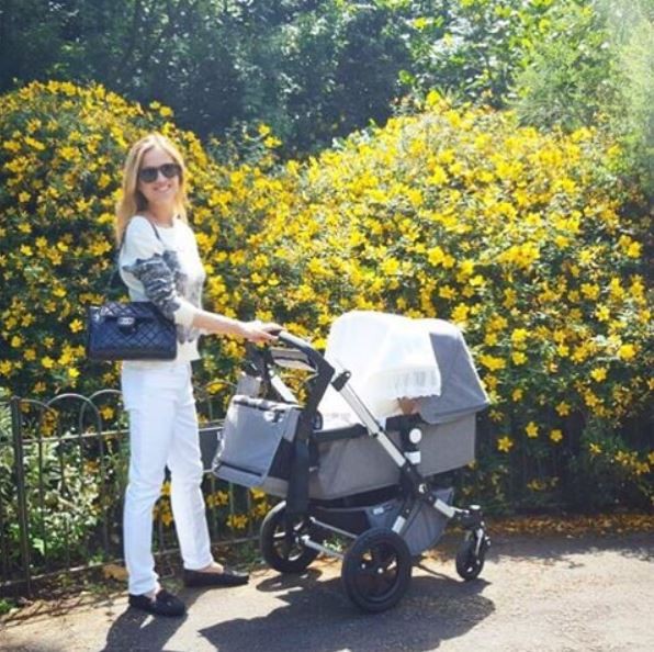 Luiza Valdetaro leva filha caçulça para passear em Londres (Foto: Reprodução do Instagram)