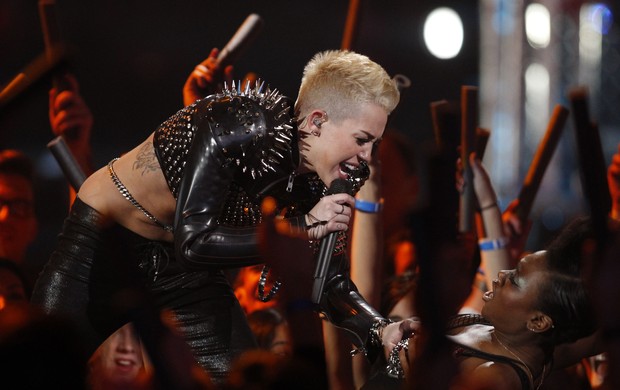 Miley Cyrus se apresenta no 'VH1 Divas' em Los Angeles, nos Estados Unidos (Foto: Danny Moloshok/ Reuters/ Agência)