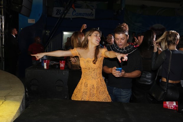 Carolina Dieckmann é pura empolgação em festa de Preta Gil no Rio (Foto: Felipe Panfili/ Ag. News)