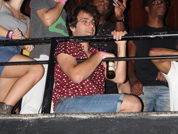 Humberto Carrão em show no Centro do Rio (Foto: Anderson Borde/ Ag. News)