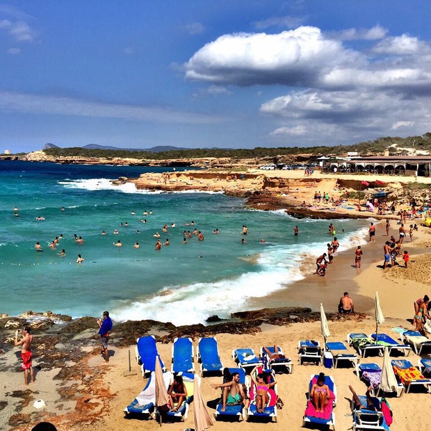 Anamara mostra praia em Ibiza (Foto: Instagram / Reprodução)