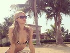 Paris Hilton faz o estilo 'perua-chique' e posa de biquíni de oncinha