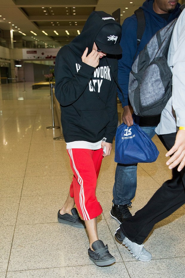 Justin Bieber em aeroporto em Incheon, na Coreia do Sul (Foto: Han Myung-Gu/ Getty Images)