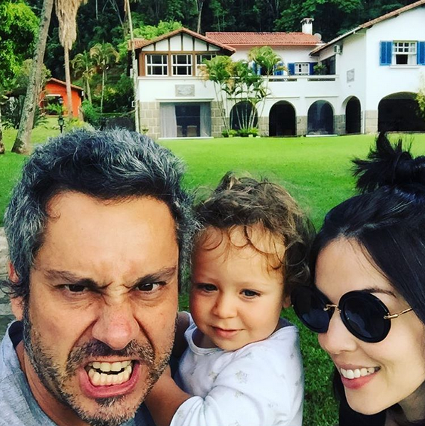 Alexandre Nero posa com a família (Foto: Reprodução/Instagram)