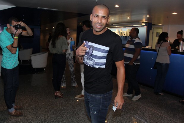 Emerson Sheik em show no Rio (Foto: Alex Palarea/Ag News)