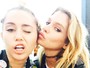 Miley Cyrus estaria namorando a modelo Stella Maxwell, diz site
