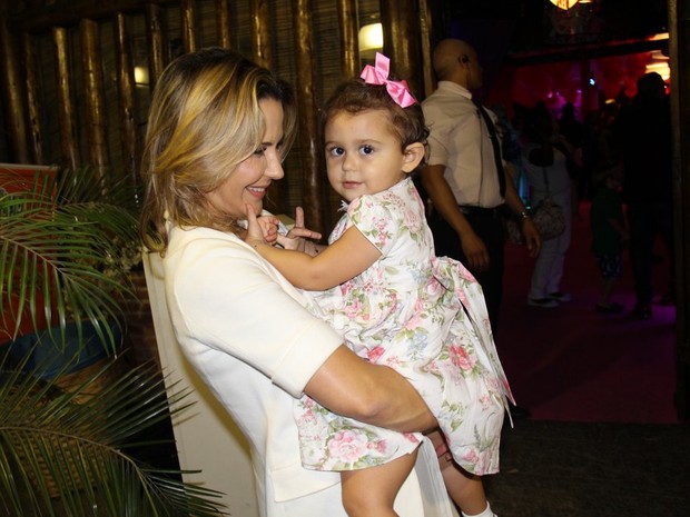 Guilhermina Guinle com a filha, Minna, em festa na Zona Oeste do Rio (Foto: Rogério Fidalgo/ Ag. News)
