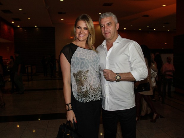 Ana Hickmann e o marido, Alexandre Corrêa, em pré-estreia do filme &#39;Crô&#39; em São Paulo (Foto: Cláudio Augusto/ Foto Rio News)