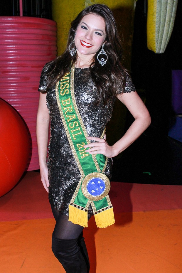  Melissa Gurgel,  Miss Brasil 2014, confere o espetáculo Chacrinha o Musical (Foto: Raphael Castello/AgNews)
