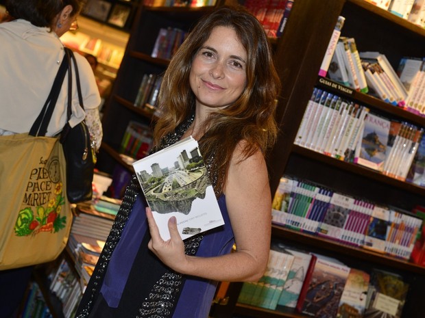 Cládia Abreu em lançamento de livro no Rio (Foto: André Muzell/ Ag. News)