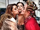 Preta Gil, Daniela Mercury e Paulo Gustavo dão beijo triplo em bastidor
