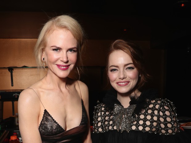 Nicole Kidman  e Emma Stone em prêmio em Los Angeles, nos Estados Unidos (Foto: Todd Williamson/ Getty Images/ AFP)