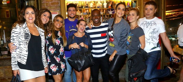 Ivete Sangalo, Carolina Dieckmann, Preta Gil e outros artistas jantam no Rio (Foto: Marcello Sá Barretto / AgNews)