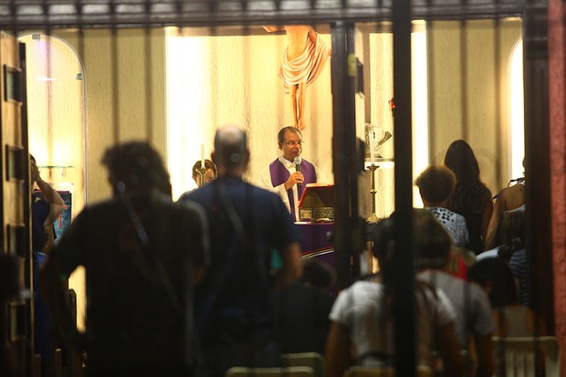 Missa realizada pela família de Chorão (Foto: Iwi Onodera / EGO)