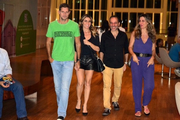 Leonardo Nogueira, Giovanna Antonelli e amigos (Foto: Webert Belicio/Brazil News)