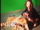 Isis Valverde posa ao lado de tigre para sessão de fotos