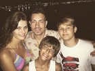 Isabeli Fontana posa com Di Ferrero e os filhos: 'Feliz 2017'