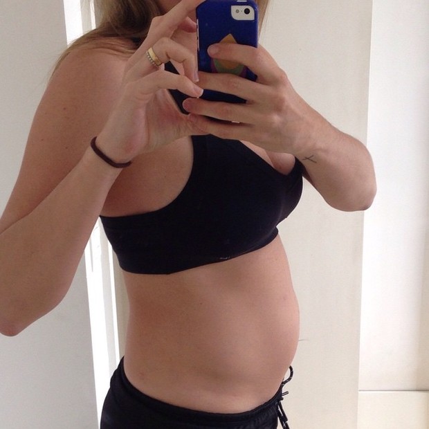 Fernanda Gentil exibe barriga de seis meses de gestação (Foto: Instagram/ Reprodução)
