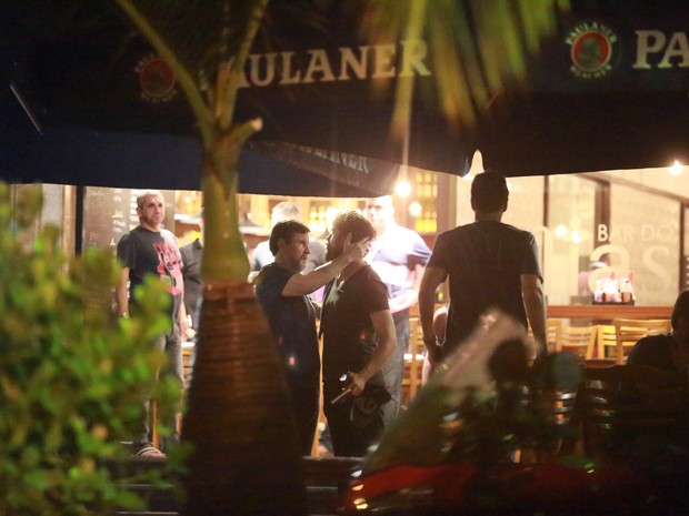 Antonio Calloni e Cauã Reymond em restaurante na Zona Oeste do Rio (Foto: Dilson Silva/ Ag. News)