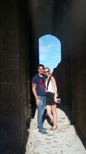 Ralf Krause e Lauren nas ruínas do Corfe Castle (Foto: Arquivo pessoal)