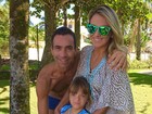 Ticiane Pinheiro posa com Rafaella Justus e César Tralli: 'Meus amores'