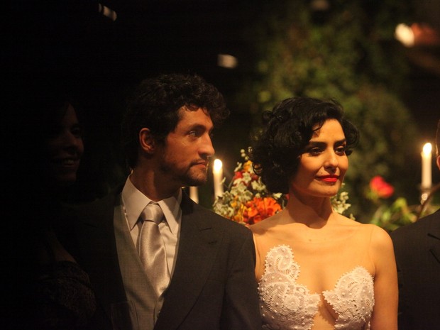 Letícia Sabatella se casa com Fernando Alves em São Paulo (Foto: Leo Franco/ Ag. News)