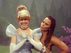 Viviane Araújo posa com princesas da Disney