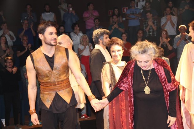 Ricardo Tozzi e Camila Amado em estreia d eteatro no Rio (Foto: Thyago Andrade/Fotorio News)