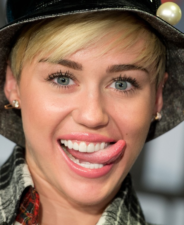 Miley Cyrus em evento em Bad Vilbel, na Alemanha (Foto: Boris Roessler/ AFP)