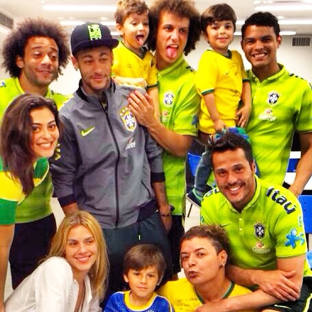 Juliana Paes e Seleção Brasileira (Foto: Reprodução/ Instagram)