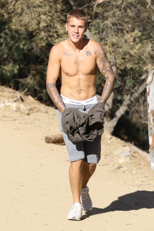 Justin Bieber se exercita em Los Angeles, nos Estados Unidos (Foto: AKM-GSI/ Agência)