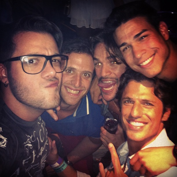 Ex-BBBs Max, Rodrigo e João Maurício curtem noite juntos (Foto: Instagram)