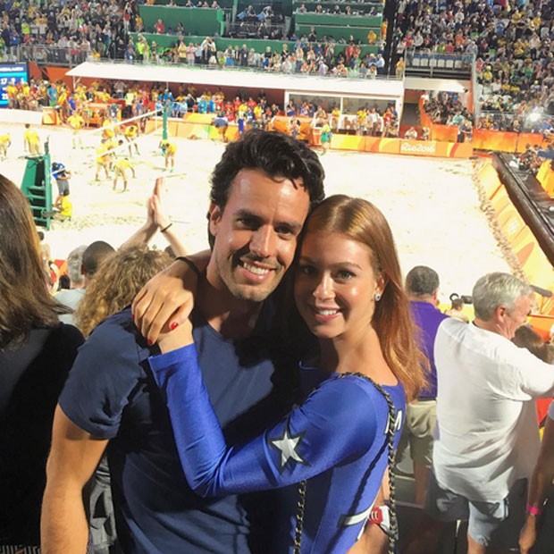 Marina Ruy Barbosa com o namorado, Xandinho Negrão, em jogo de vôlei de praia em Copacabana, Zona Sul do Rio (Foto: Instagram/ Reprodução)